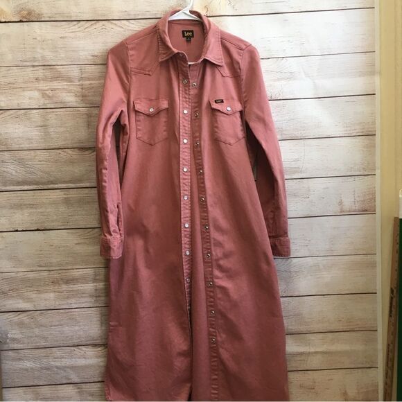 LEE VINTAGE MODERN WESTERN MIDI‎ SHIRTDRESS IN CANYON ROSE DENIM - Picture 2 of 10